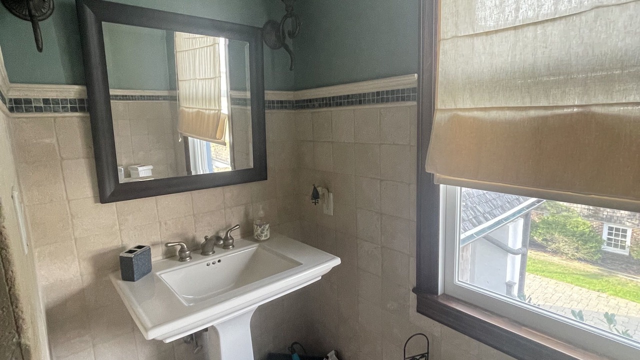 Photo of Bathroom in Admiral Estates