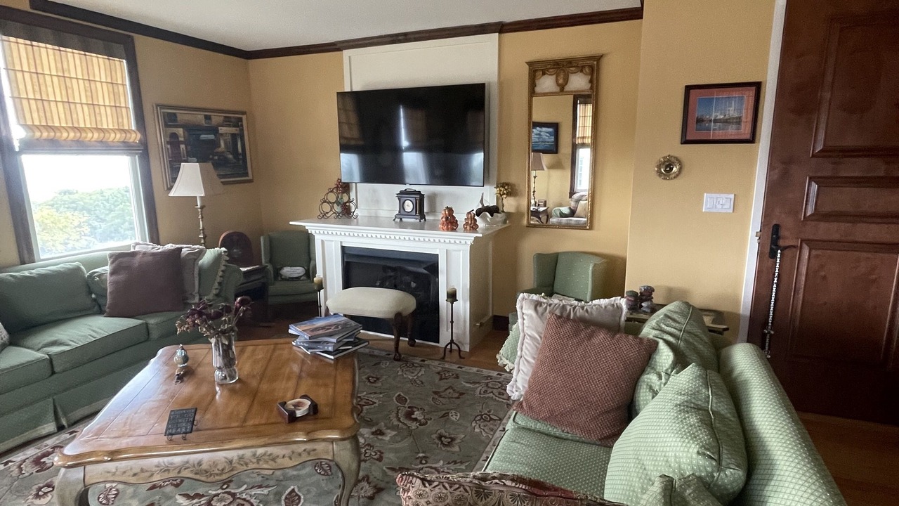 Photo of Livingroom in Admiral Estates