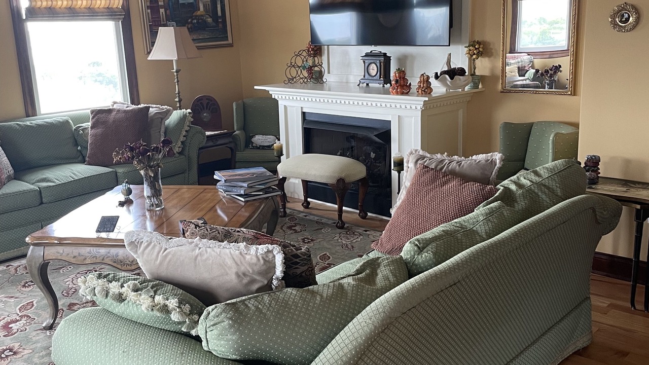 Photo of Livingroom in Admiral Estates