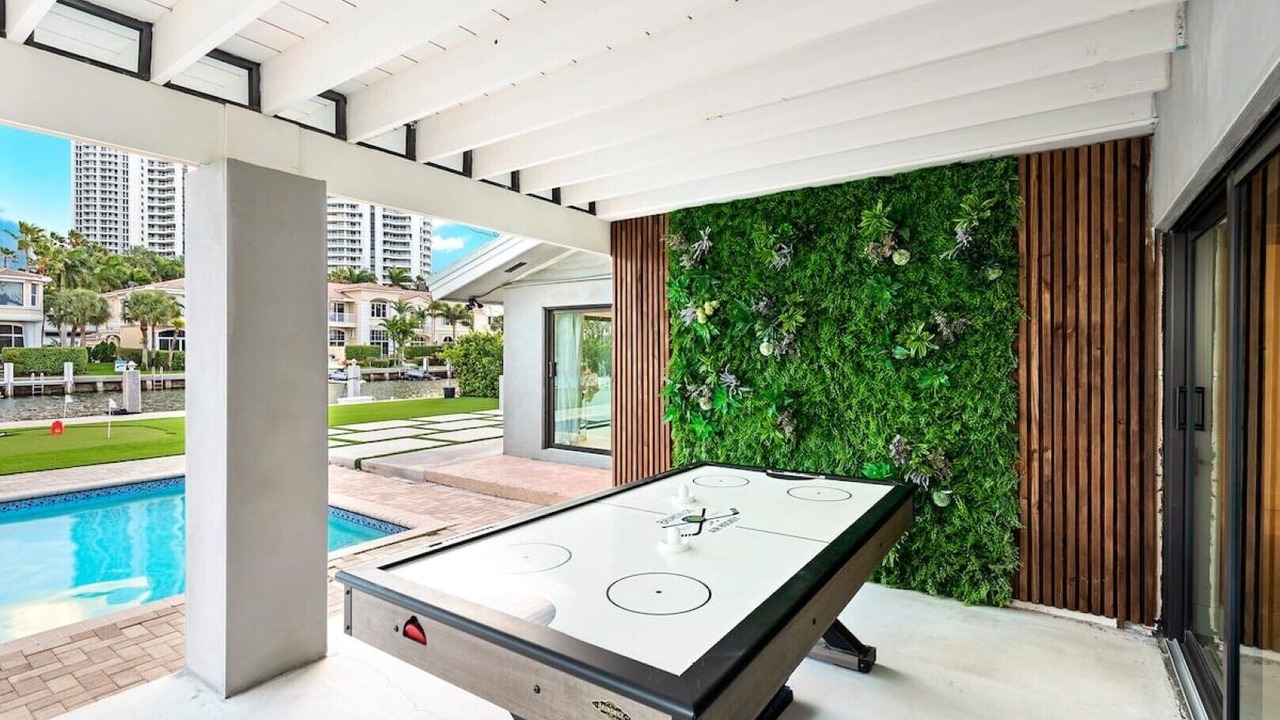 Photo of Bedroom in Hollywood South Central Beach