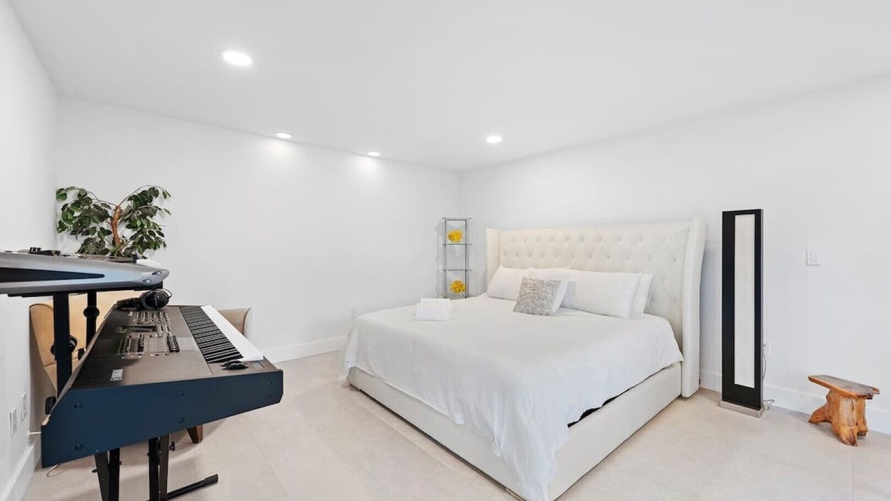 Photo of Bedroom in Hollywood South Central Beach