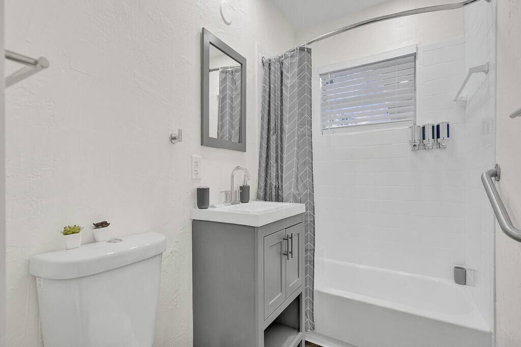 Photo of Bathroom in Central Fort Lauderdale