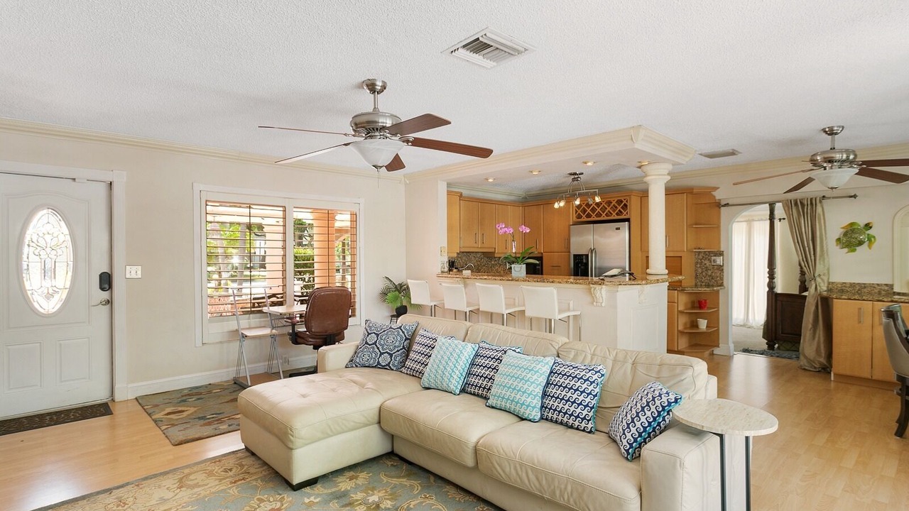 Photo of Livingroom in Pompano Isles