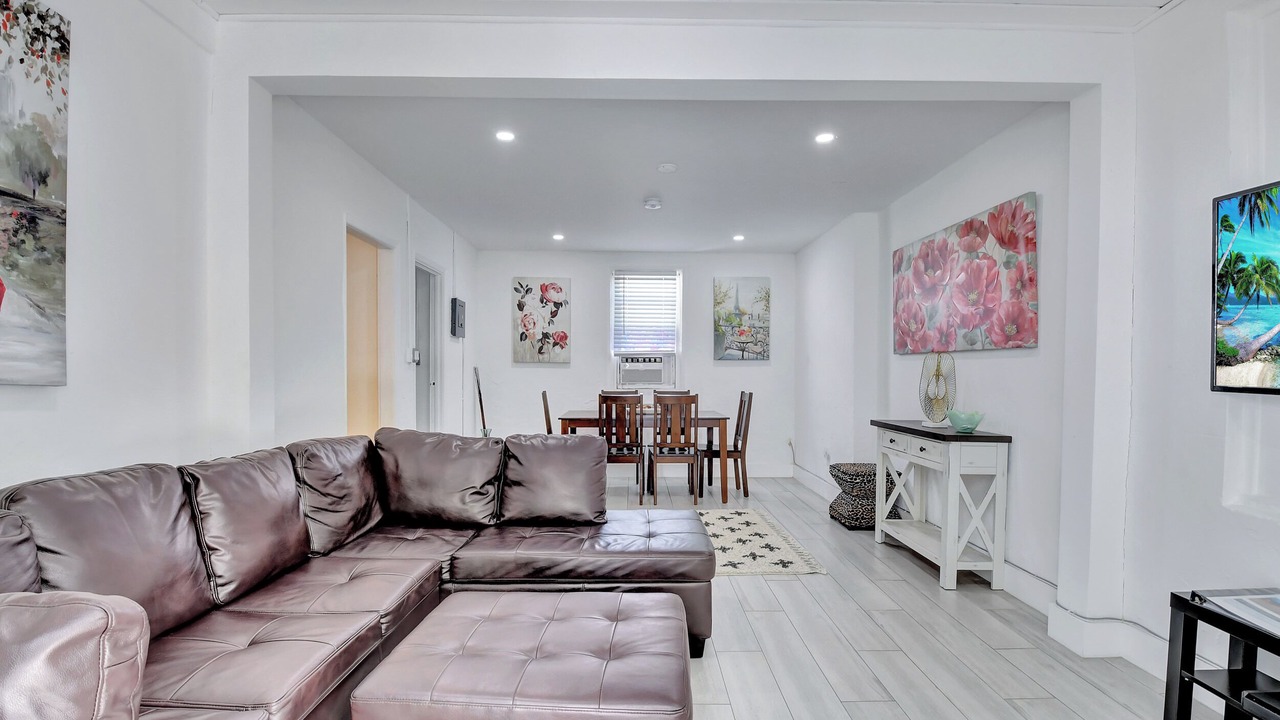 Photo of Livingroom in Pineapple Grove Arts District