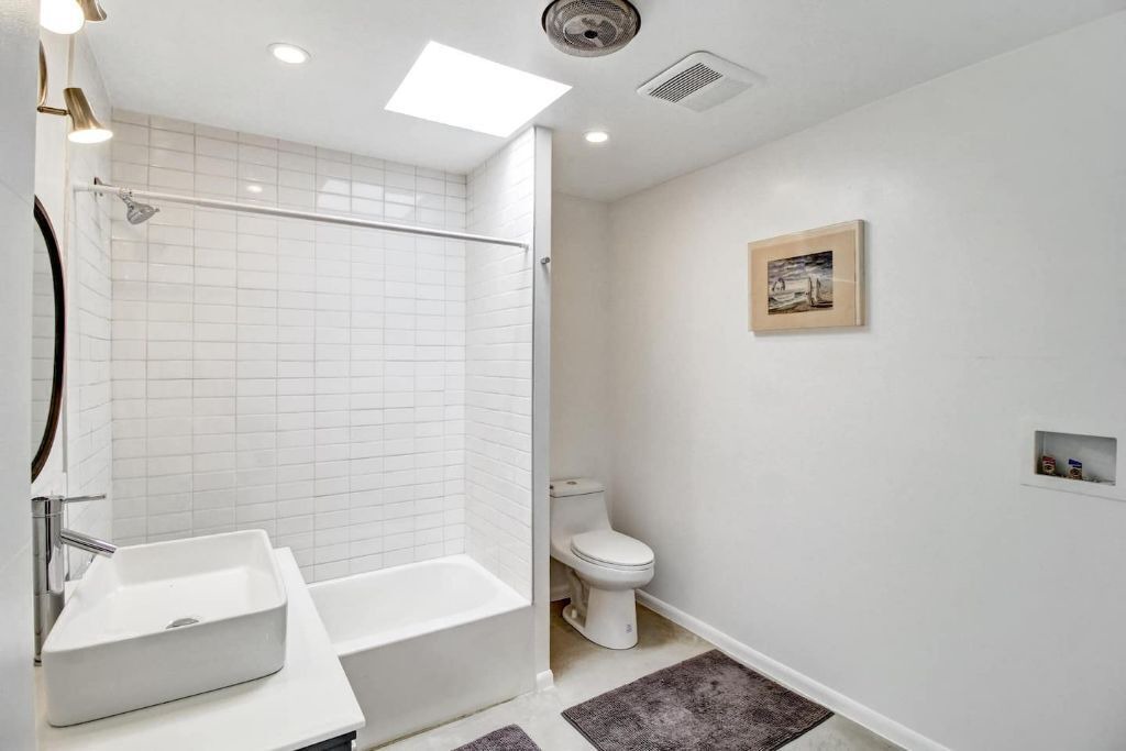 Photo of Bathroom in Downtown Los Angeles