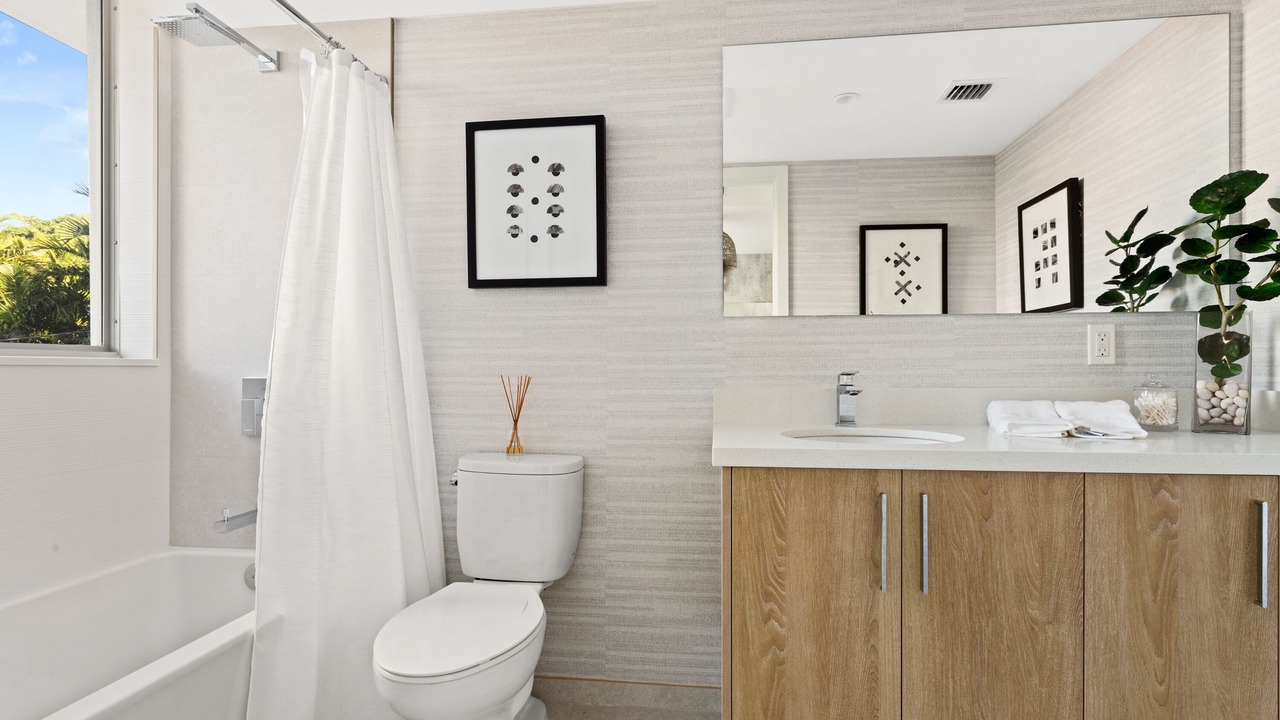 Photo of Bathroom in Bay Harbor Islands
