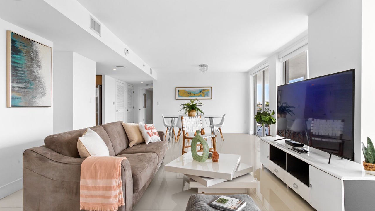 Photo of Livingroom in Bay Harbor Islands