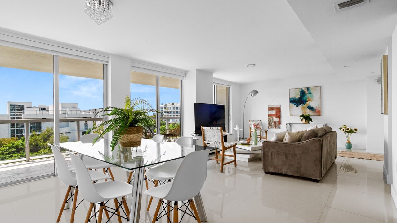 Photo of Livingroom in Bay Harbor Islands