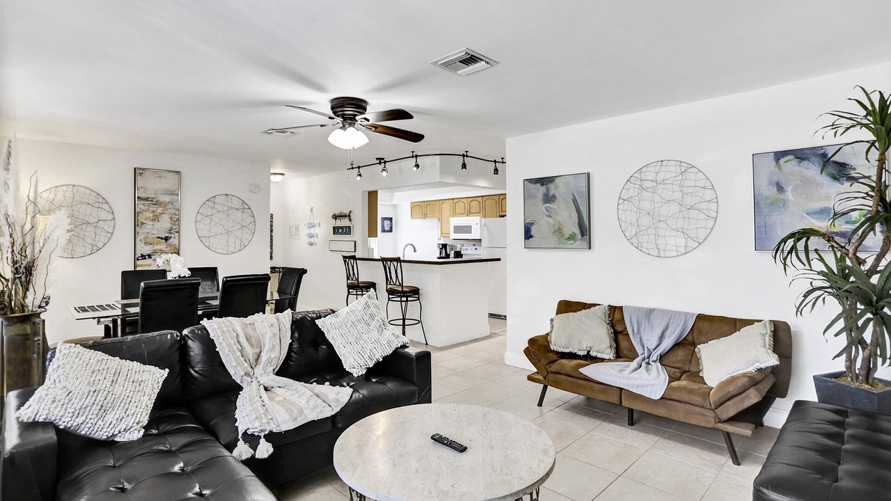 Photo of Livingroom in Hollywood South Central Beach