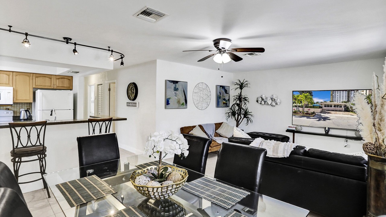 Photo of Livingroom in Hollywood South Central Beach