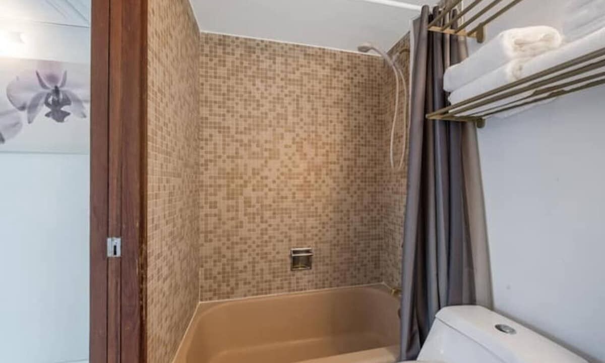 Photo of Bathroom in Colee Hammock
