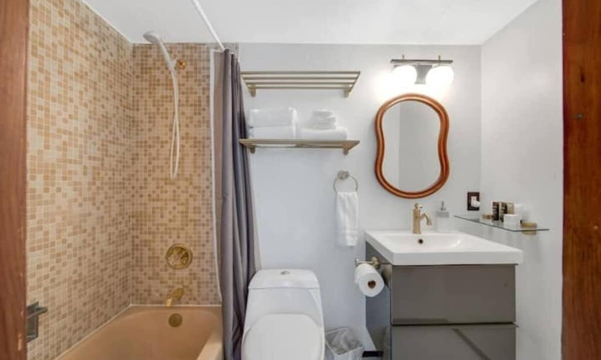 Photo of Bathroom in Colee Hammock