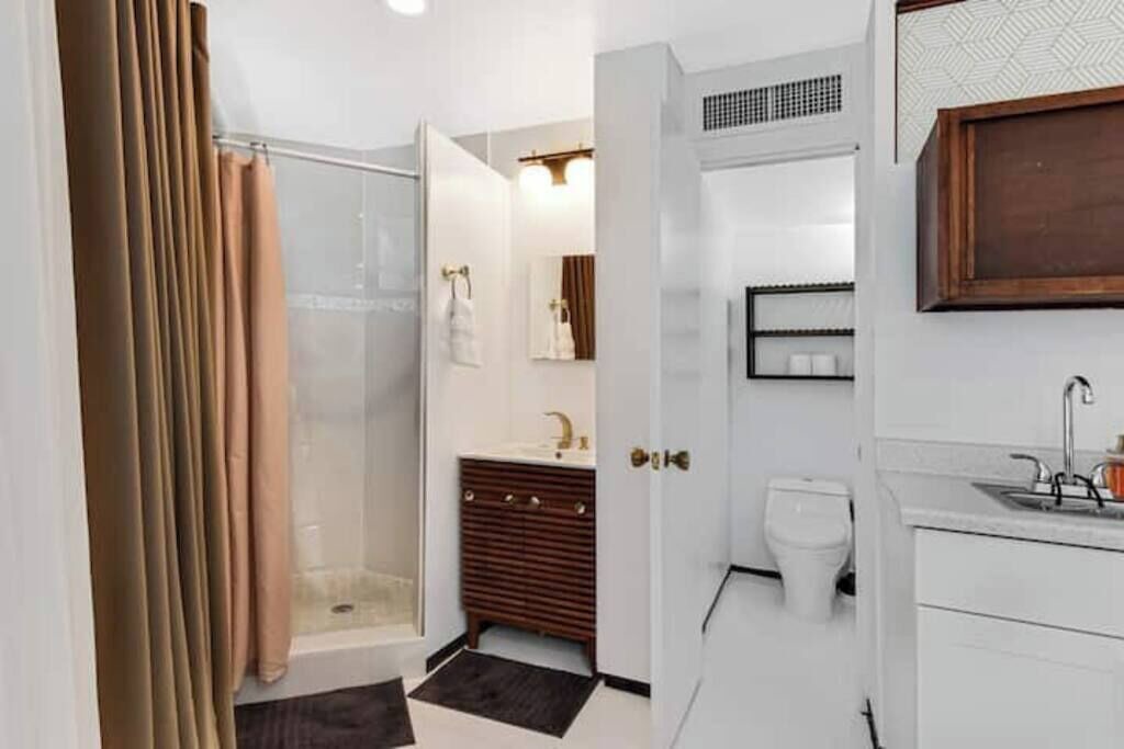 Photo of Bathroom in Colee Hammock