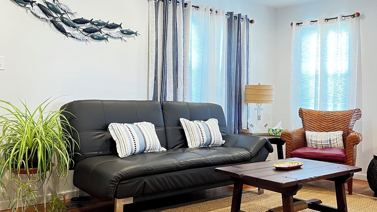 Photo of Livingroom in Ewell