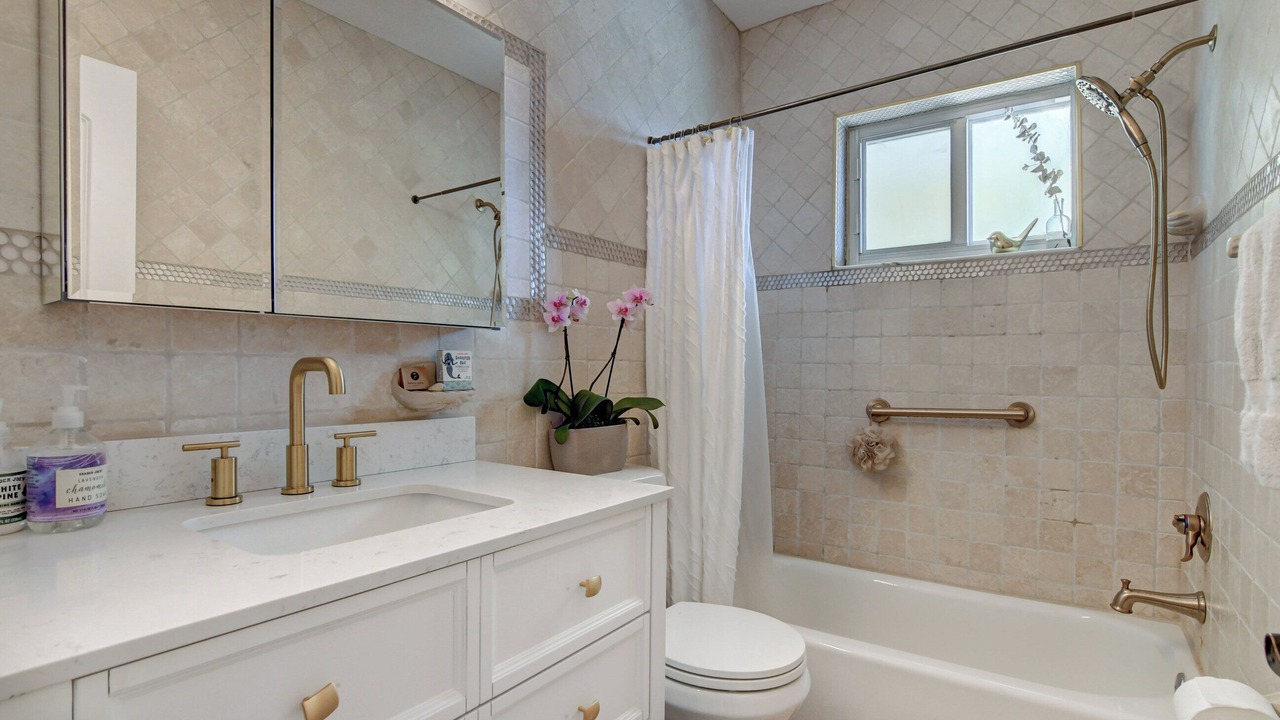 Photo of Bathroom in Ocean Ridge