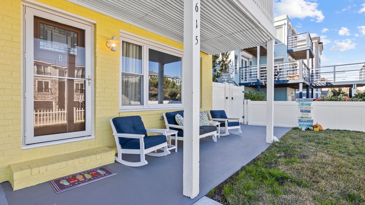 Photo of Patio Balcony in Chic's Beach