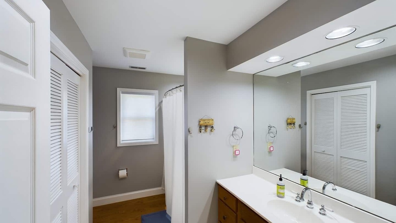 Photo of Bathroom in Edray