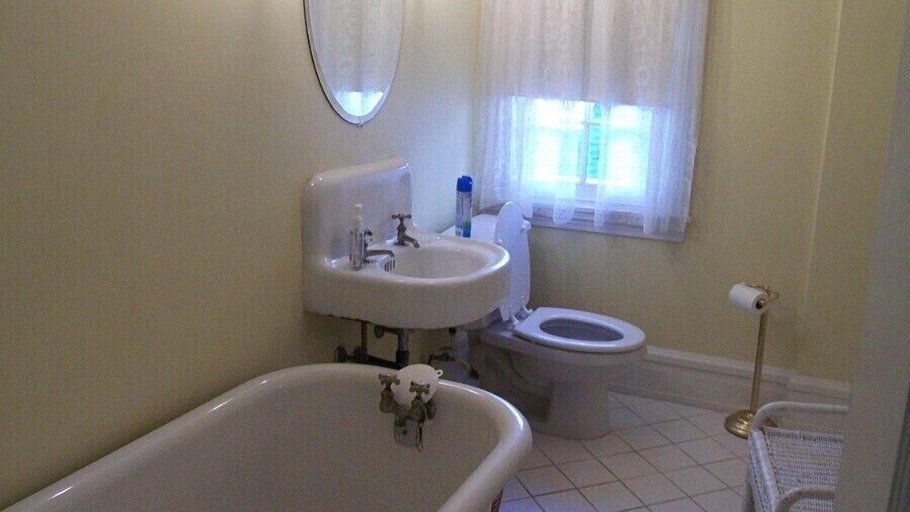 Photo of Bathroom in Admiral Estates
