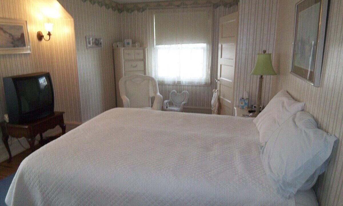 Photo of Bedroom in Admiral Estates