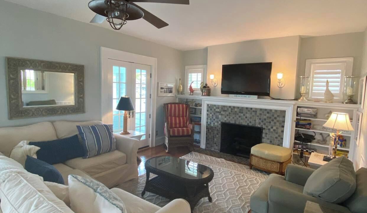 Photo of Livingroom in Admiral Estates