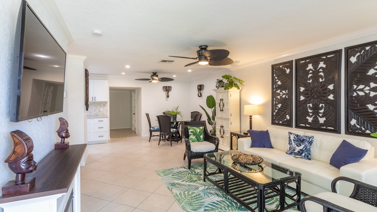 Photo of Livingroom in Tropic Palms