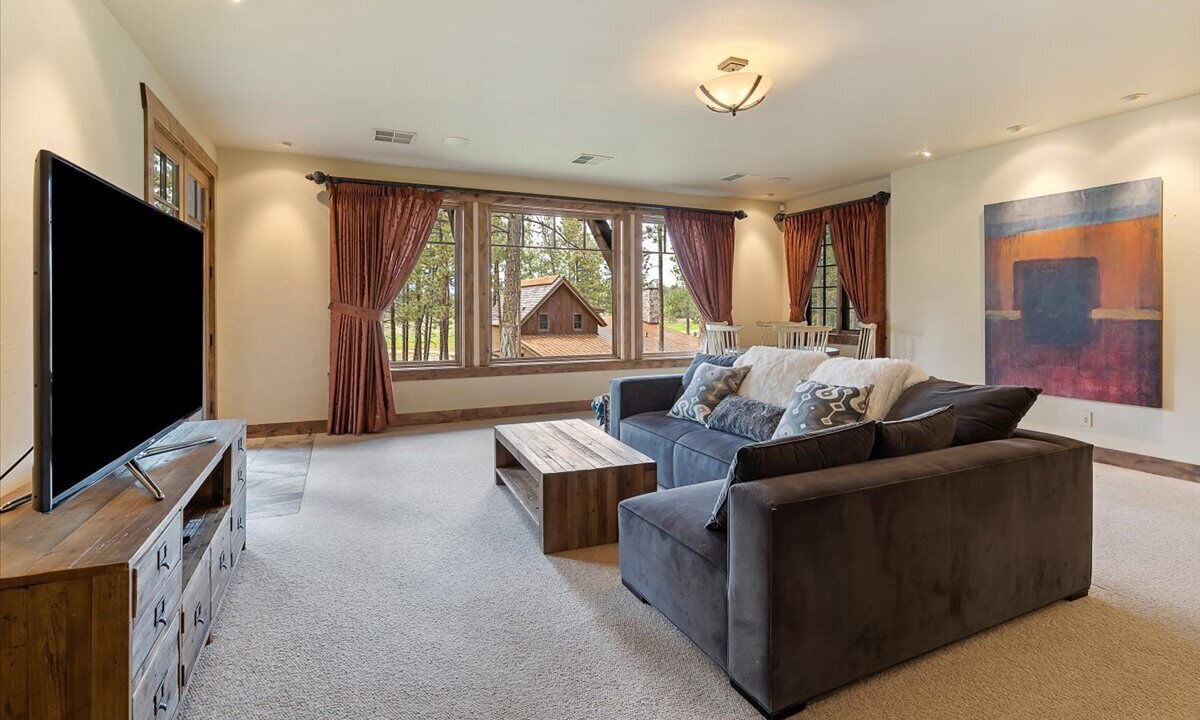 Photo of Livingroom in Eureka