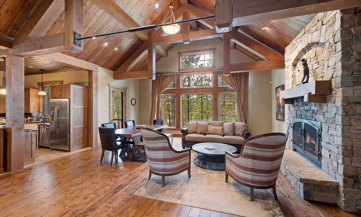 Photo of Livingroom in Eureka