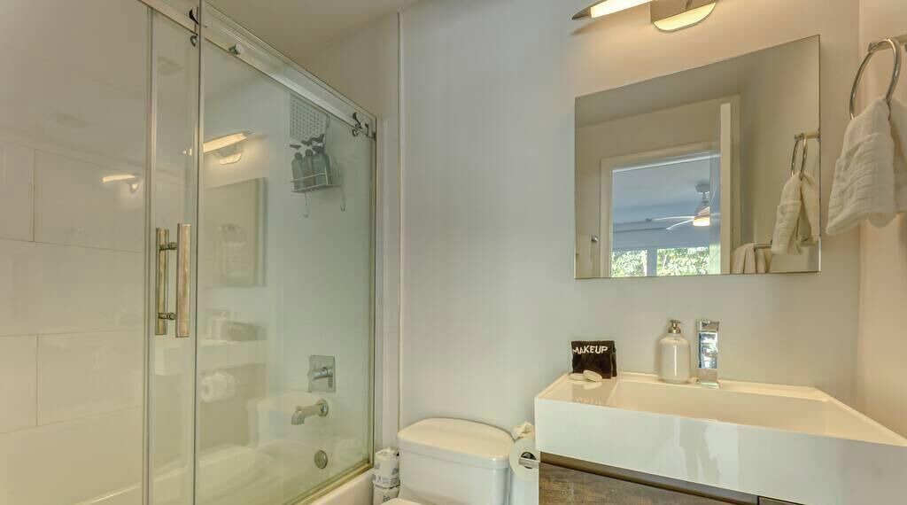 Photo of Bathroom in Harbor Beach