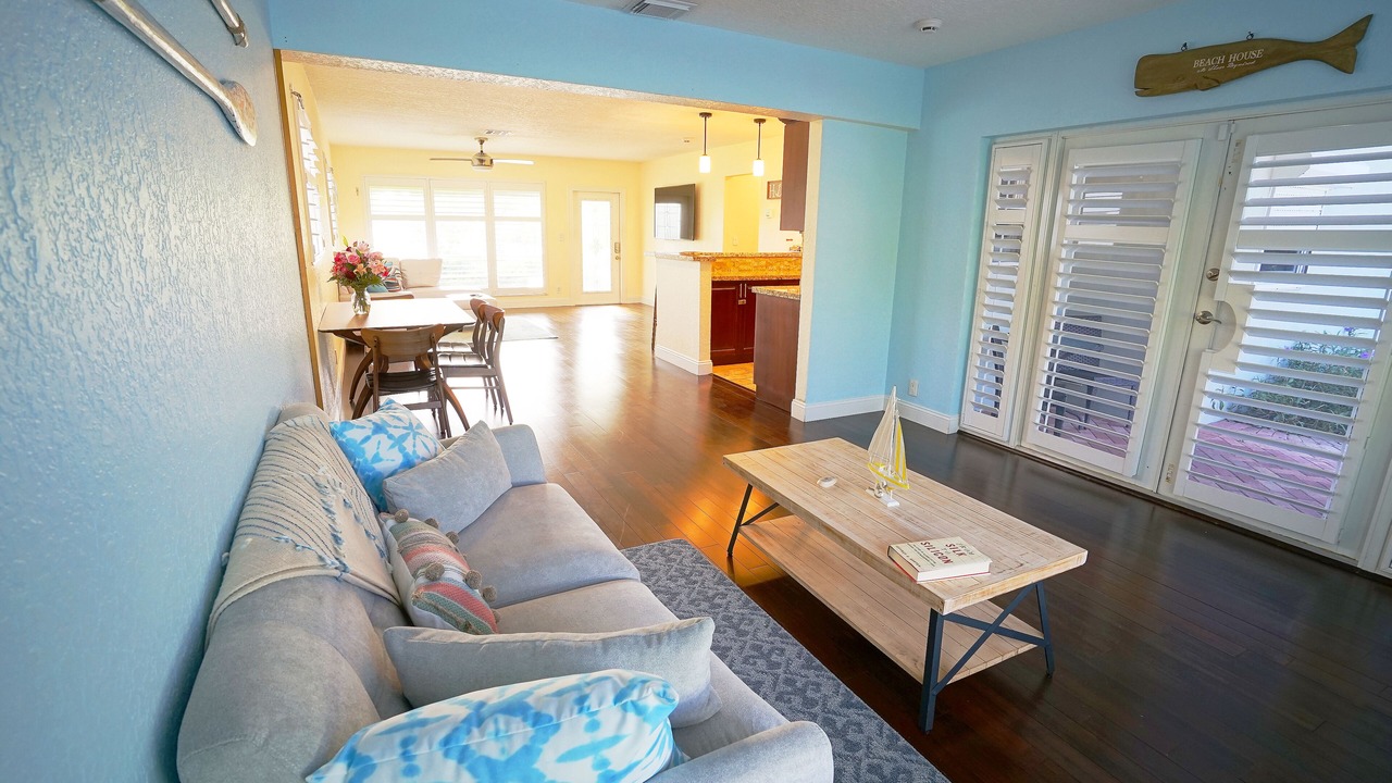 Photo of Livingroom in Imperial Point