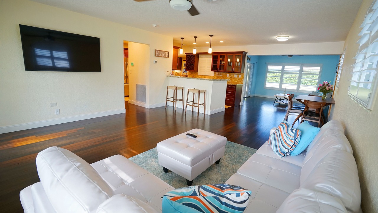 Photo of Livingroom in Imperial Point