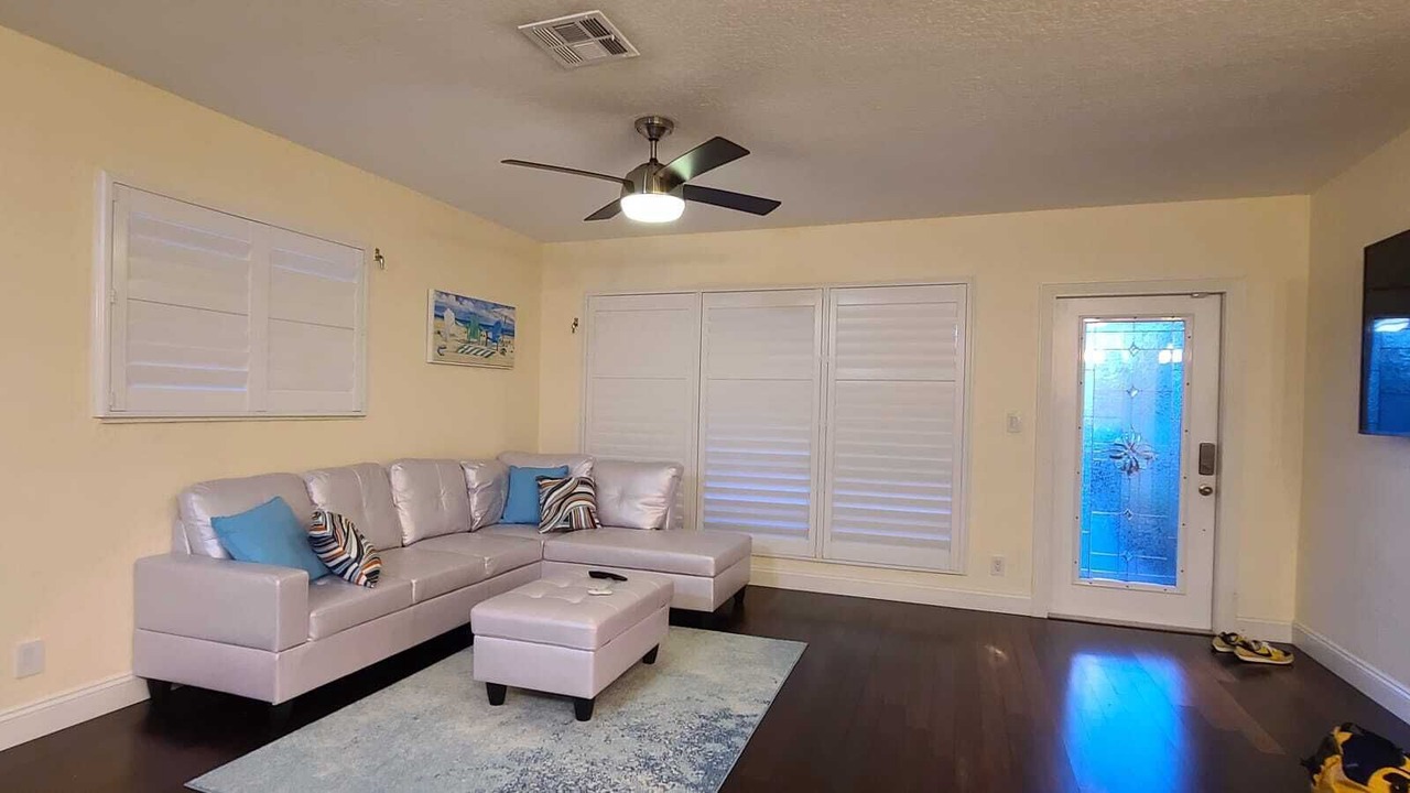 Photo of Livingroom in Imperial Point