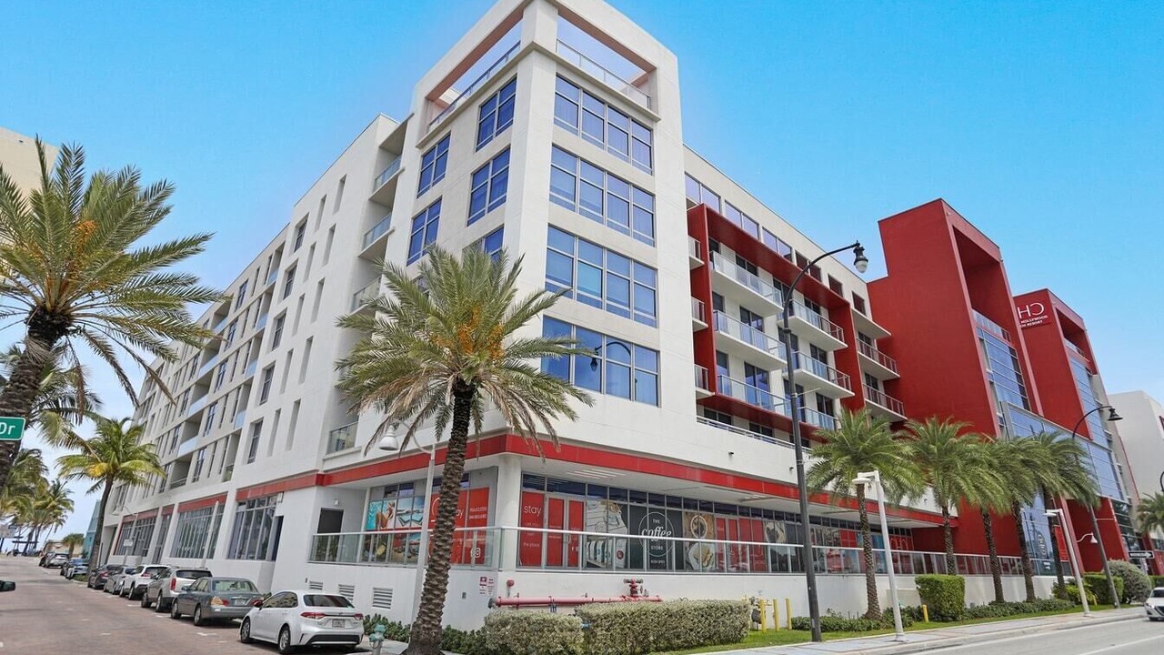 Photo of Outdoor in Hollywood Lakes