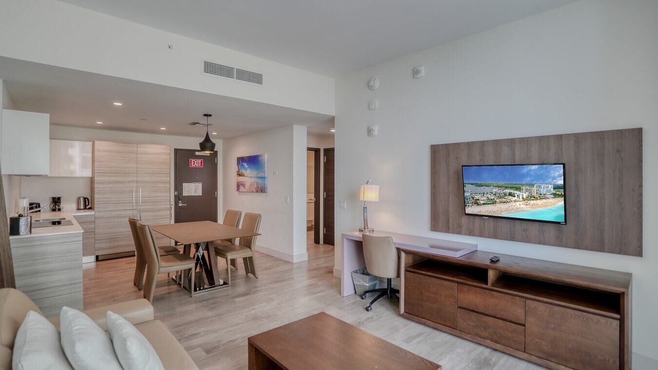 Photo of Livingroom in Hollywood Lakes