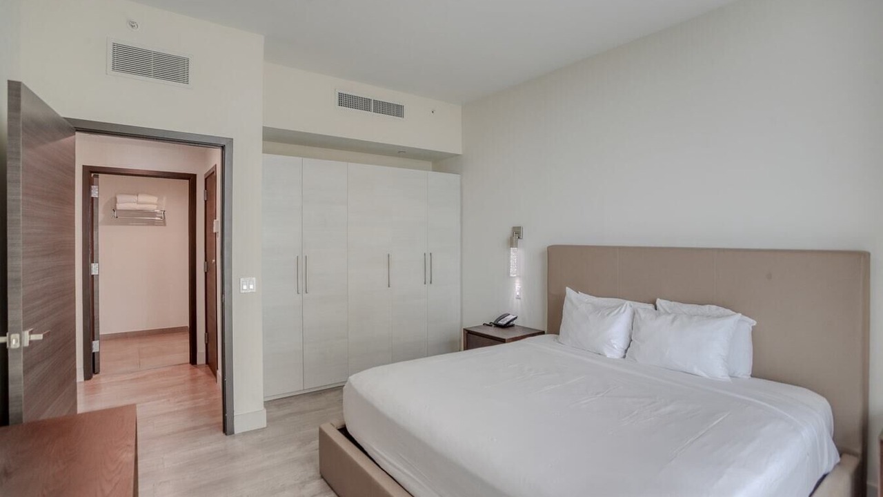 Photo of Bedroom in Hollywood Lakes