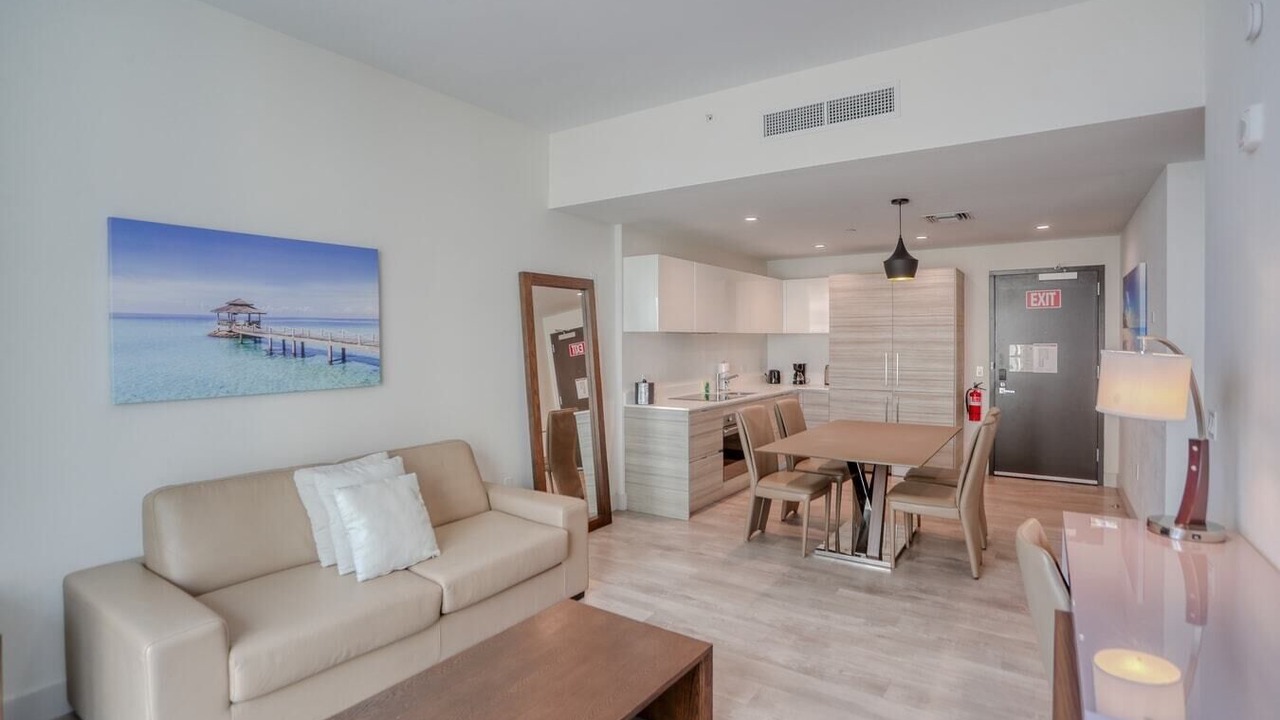 Photo of Livingroom in Hollywood Lakes