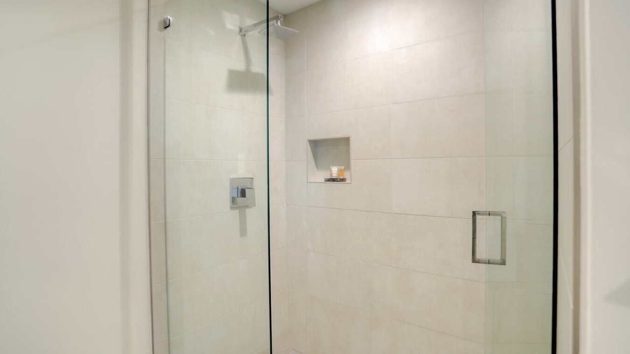 Photo of Bathroom in Hollywood Lakes