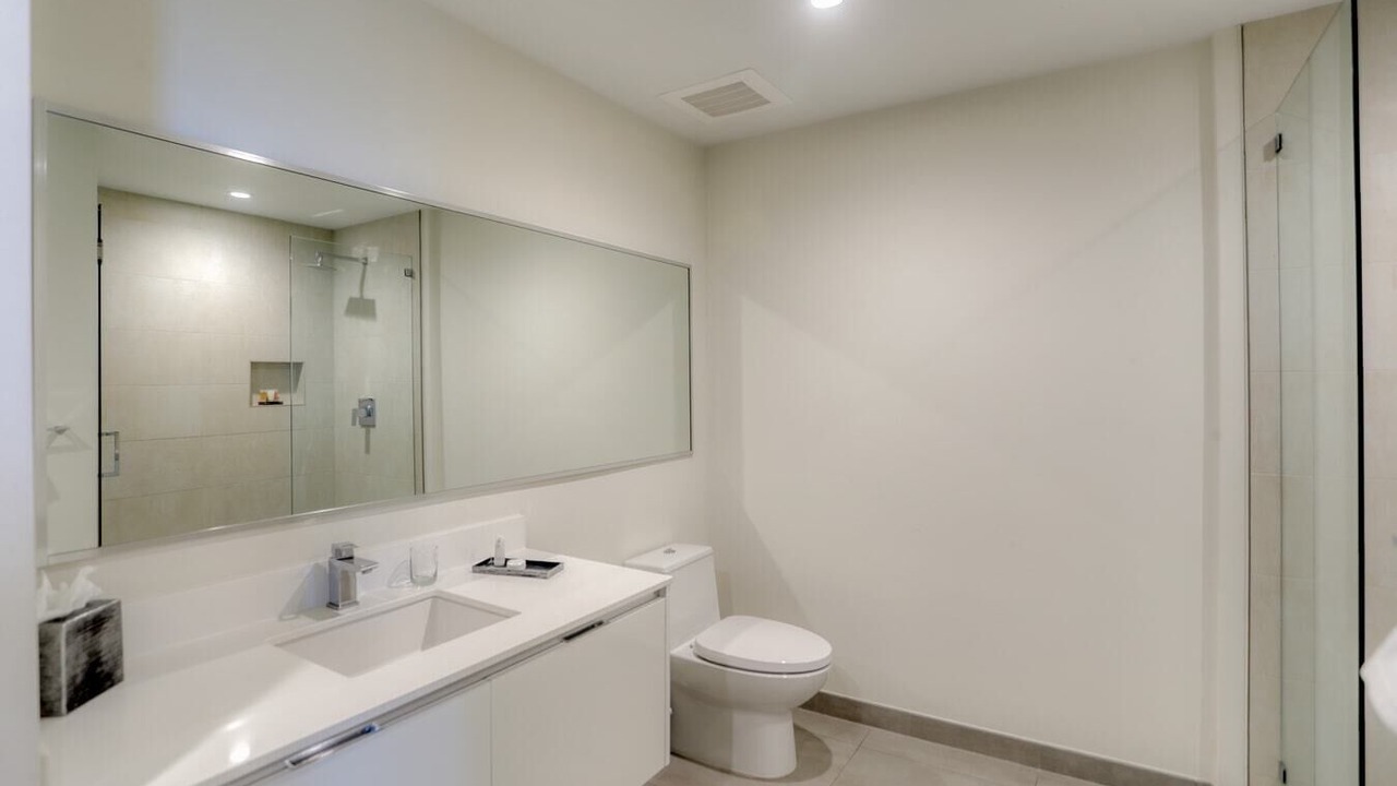 Photo of Bathroom in Hollywood Lakes