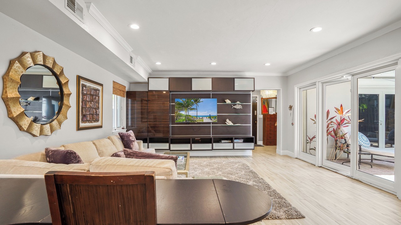 Photo of Livingroom in Lauderdale Beach