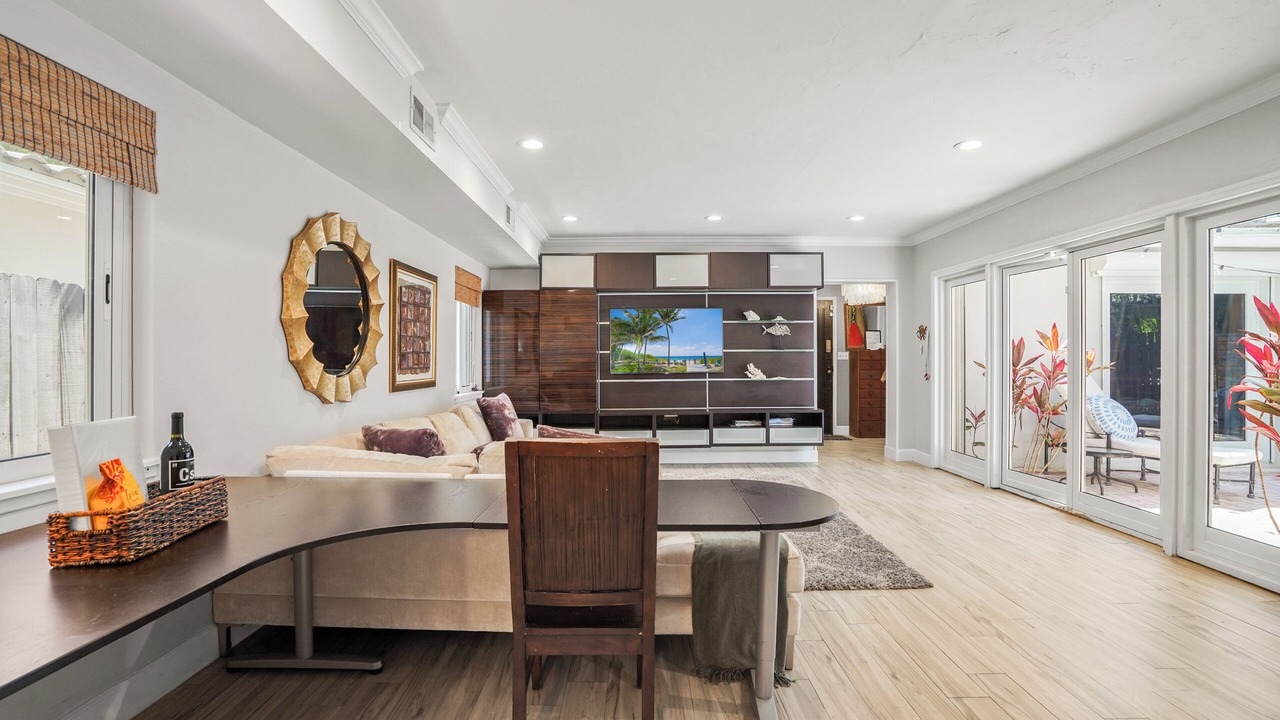 Photo of Livingroom in Lauderdale Beach