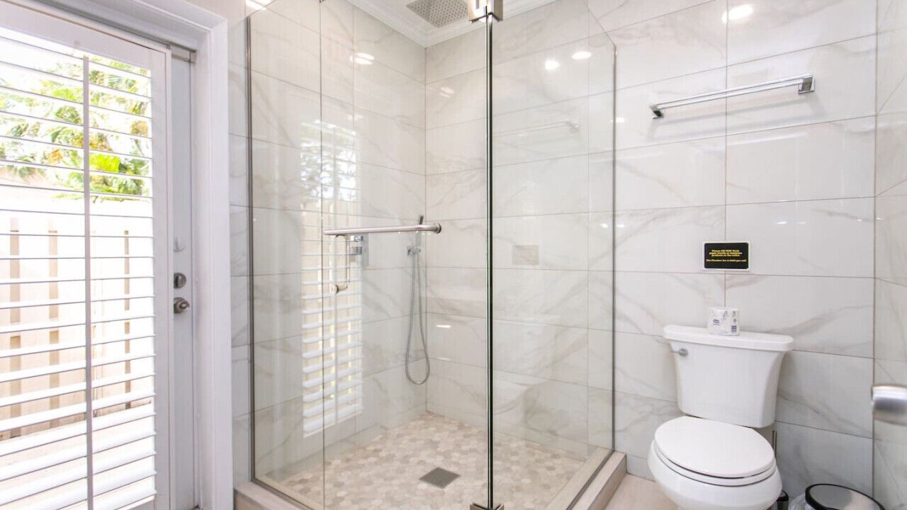 Photo of Bathroom in Hollywood Lakes