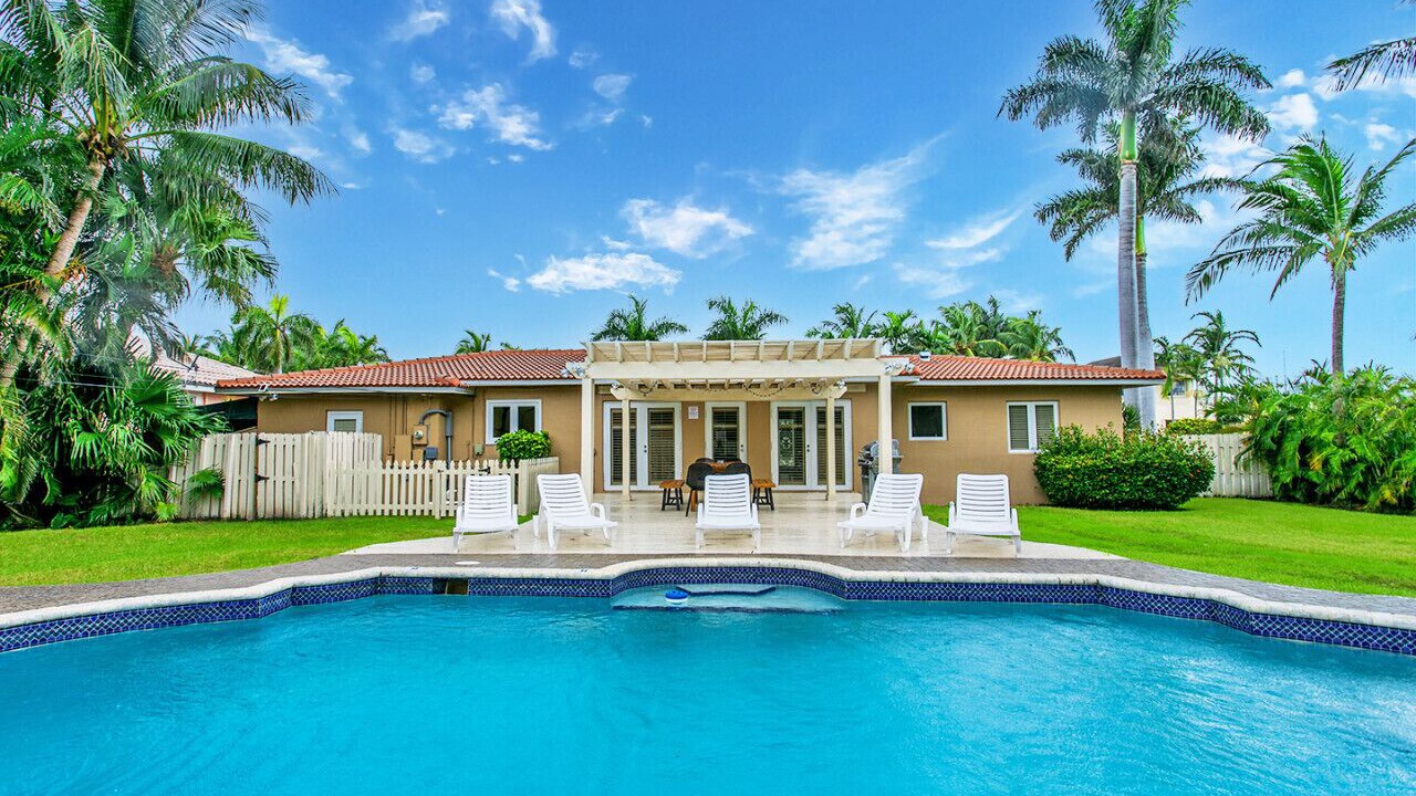Photo of Outdoor in Hollywood Lakes