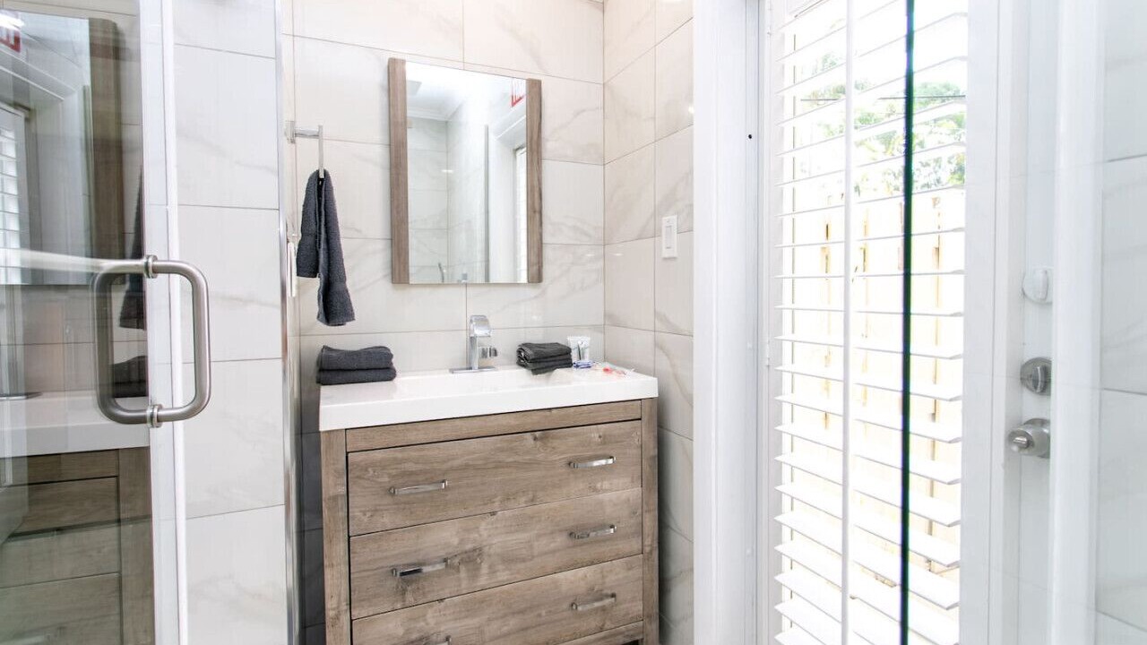 Photo of Bathroom in Hollywood Lakes