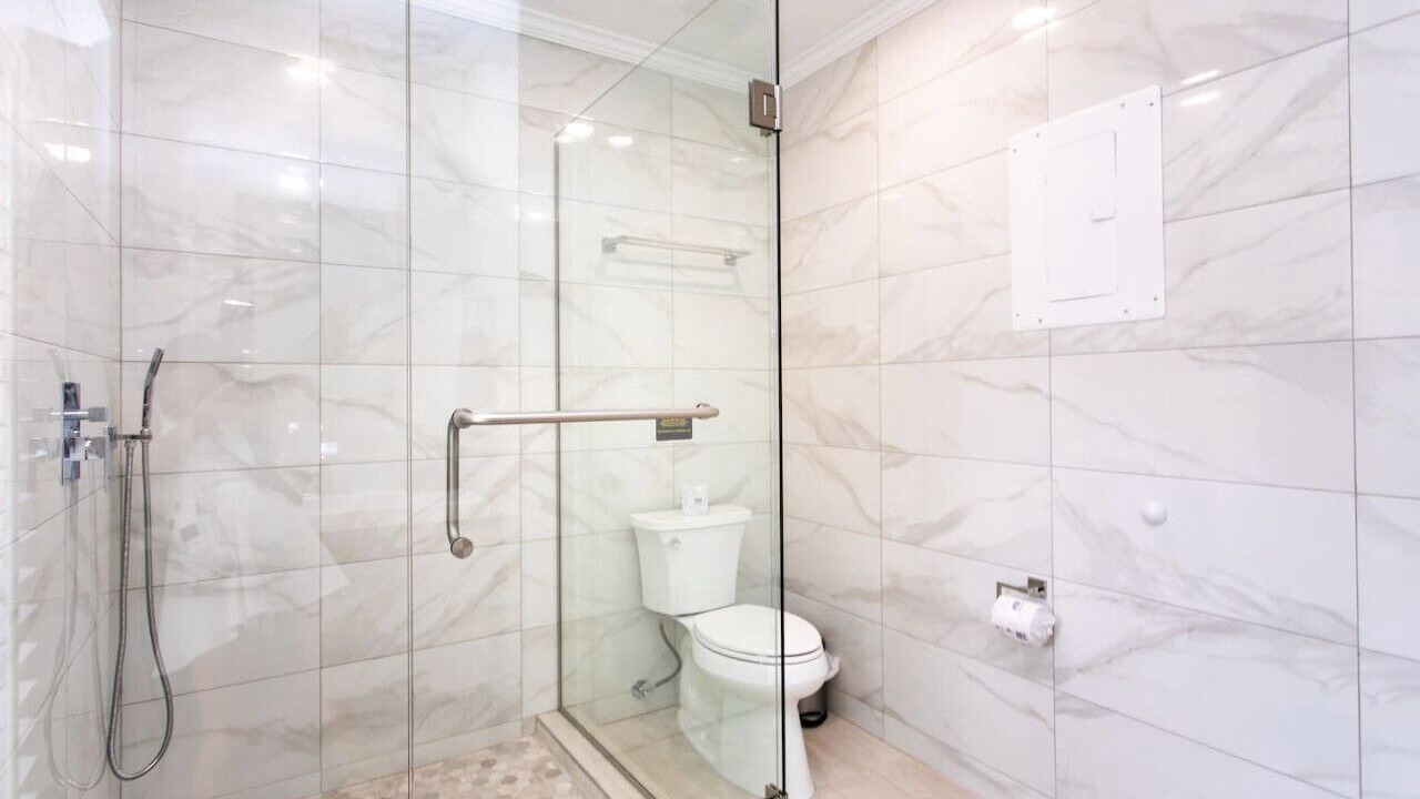 Photo of Bathroom in Hollywood Lakes
