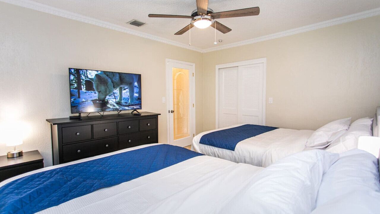 Photo of Bedroom in Hollywood Lakes