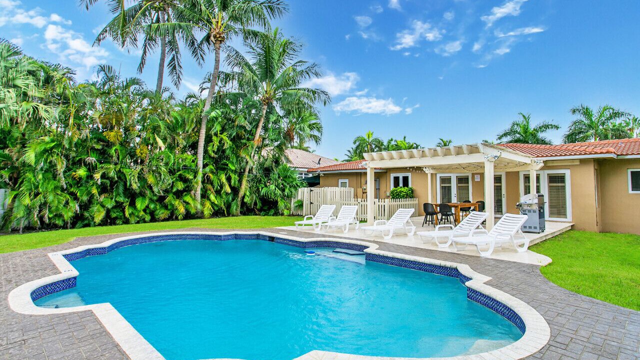 Photo of Outdoor in Hollywood Lakes