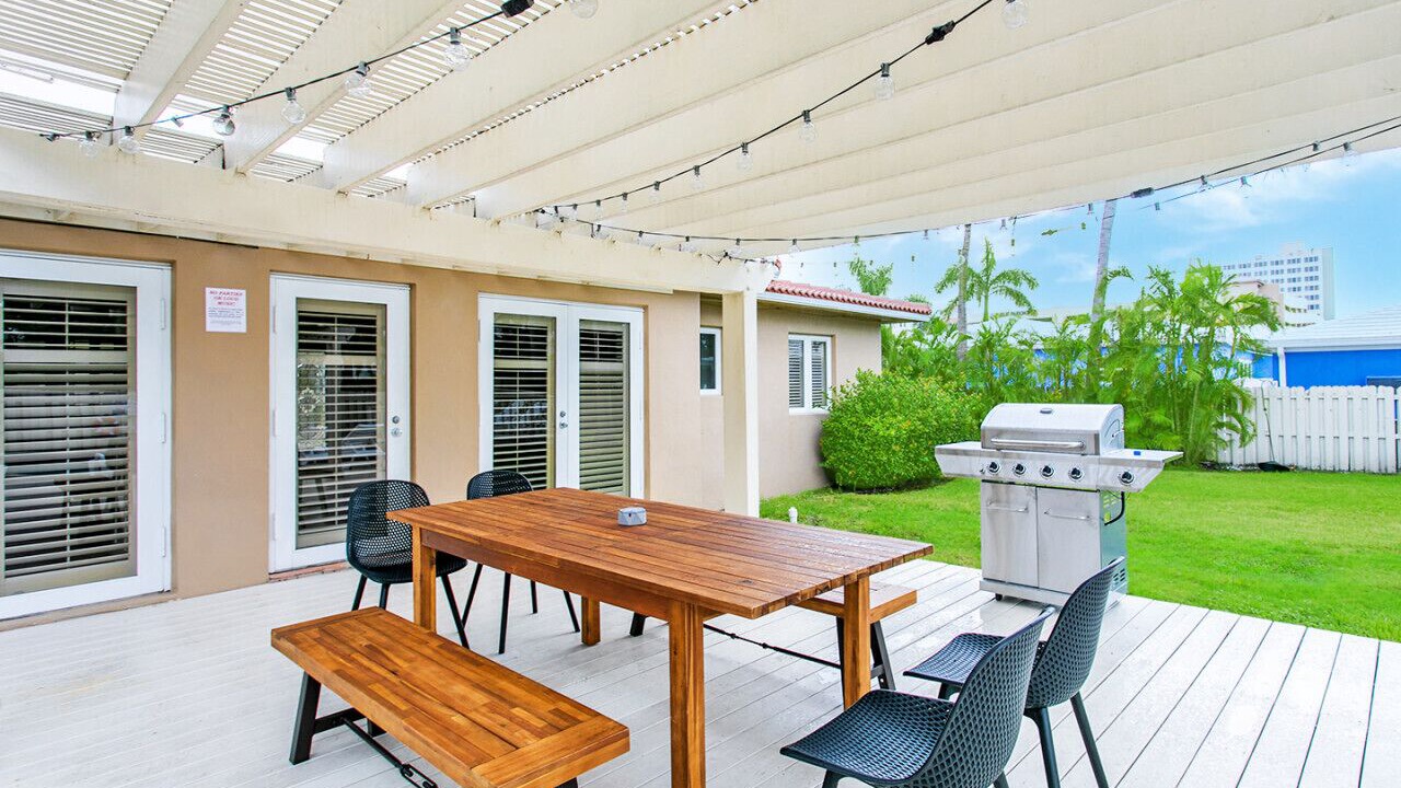 Photo of Outdoor in Hollywood Lakes