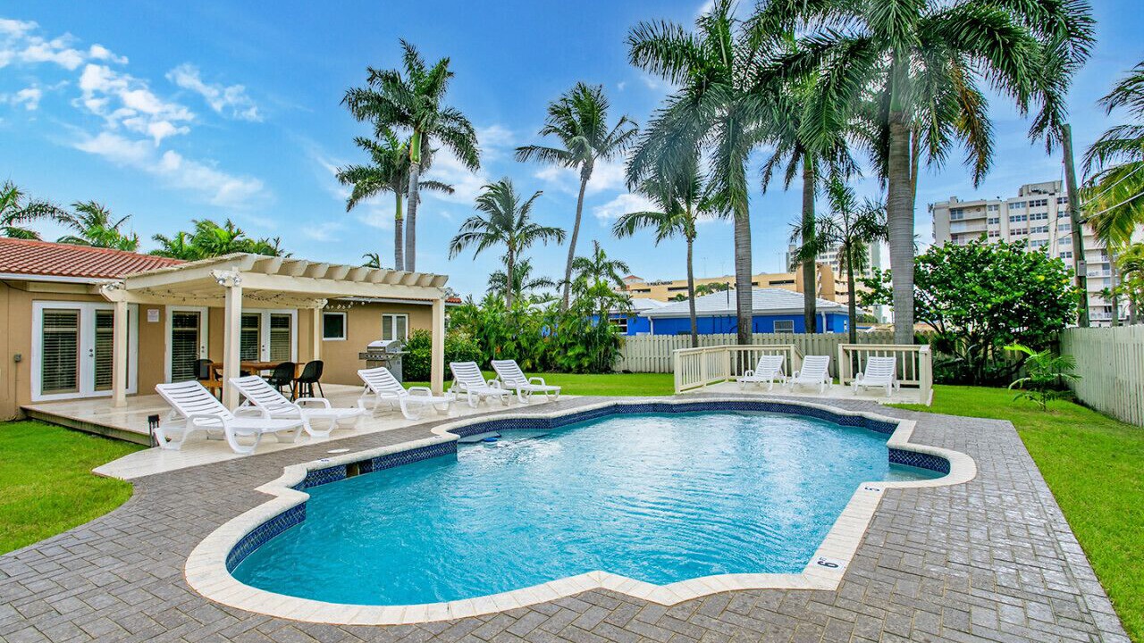 Photo of Outdoor in Hollywood Lakes