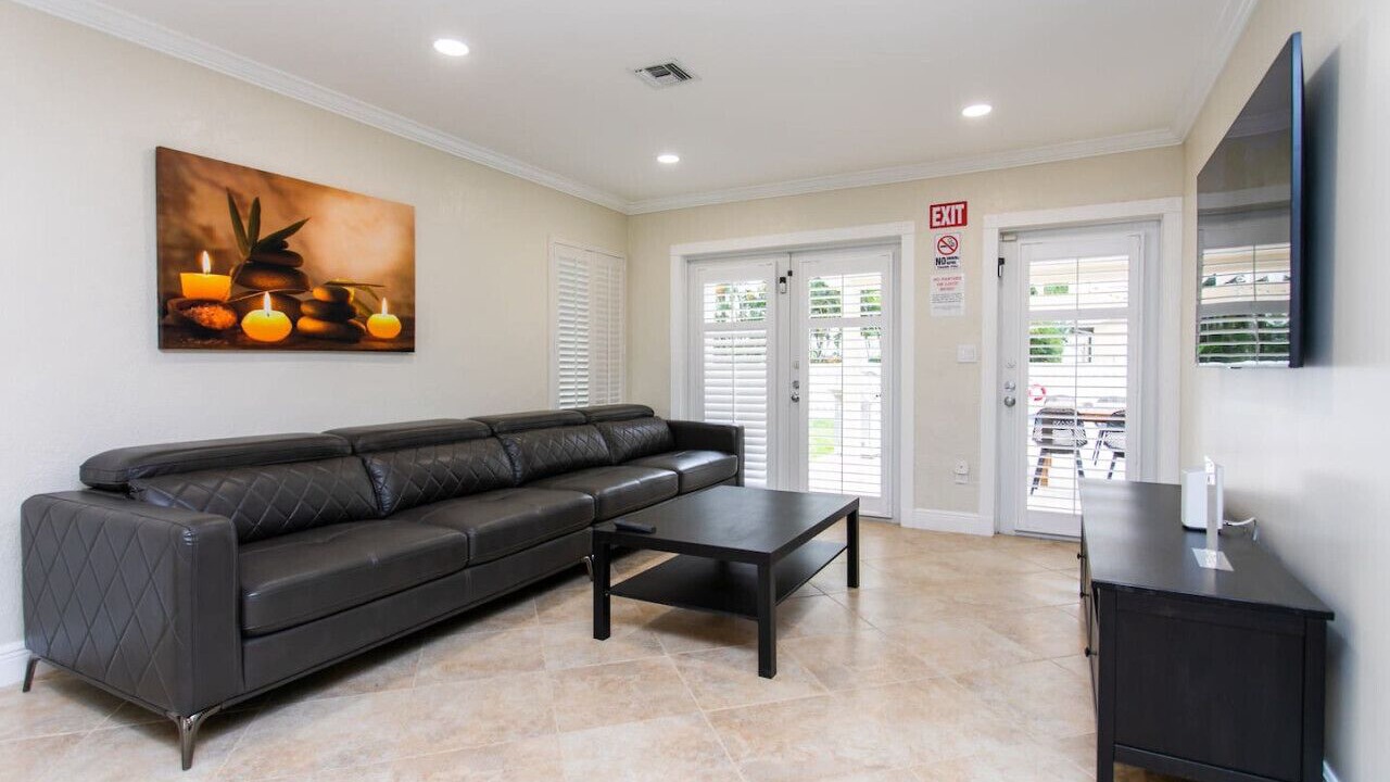 Photo of Livingroom in Hollywood Lakes