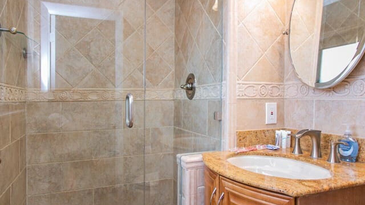 Photo of Bathroom in Hollywood Lakes