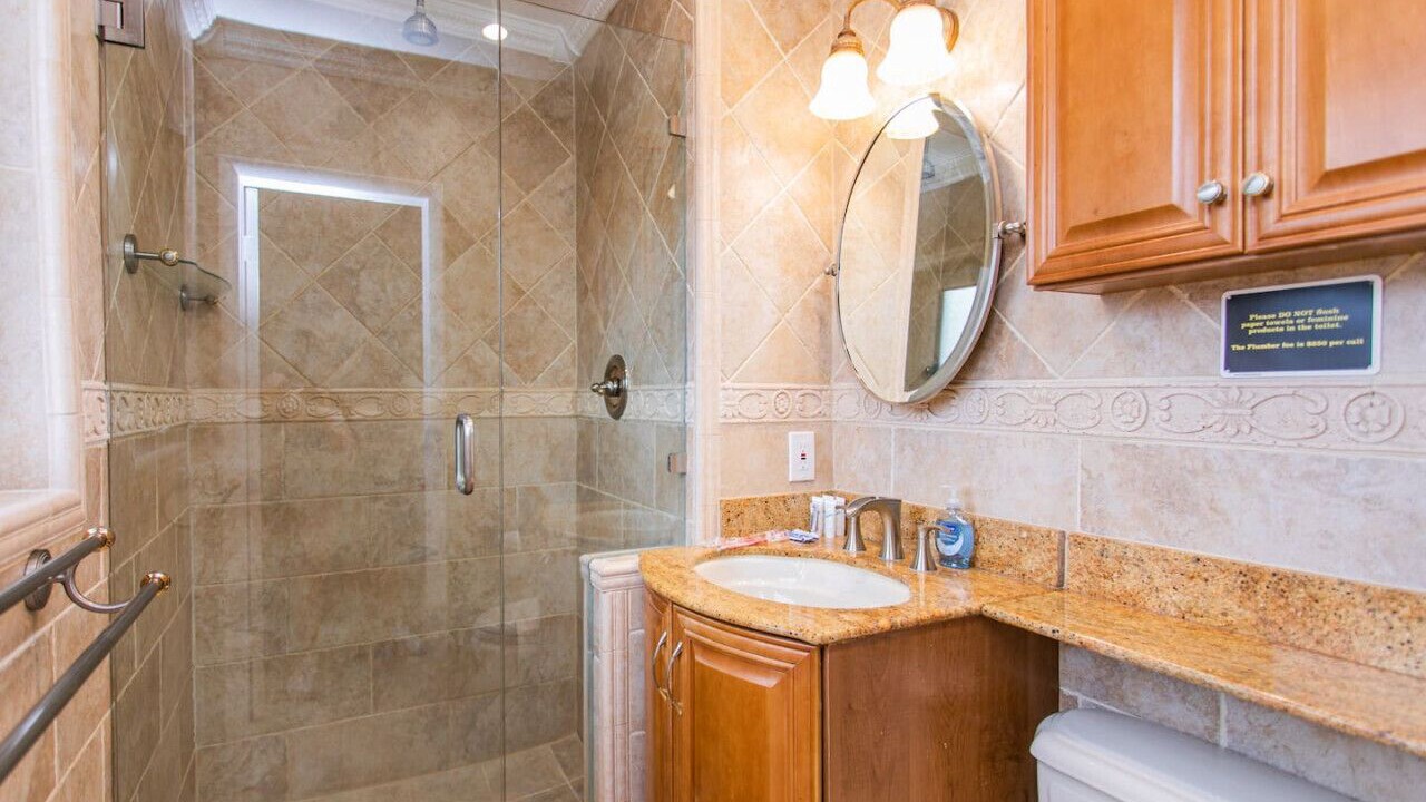 Photo of Bathroom in Hollywood Lakes